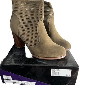 Olive booties